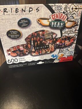 FRIENDS 600 Piece Puzzle